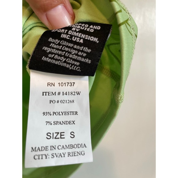 Body Glove green, short sleeve, active top stretchy logo. Size Small. - Picture 6 of 7